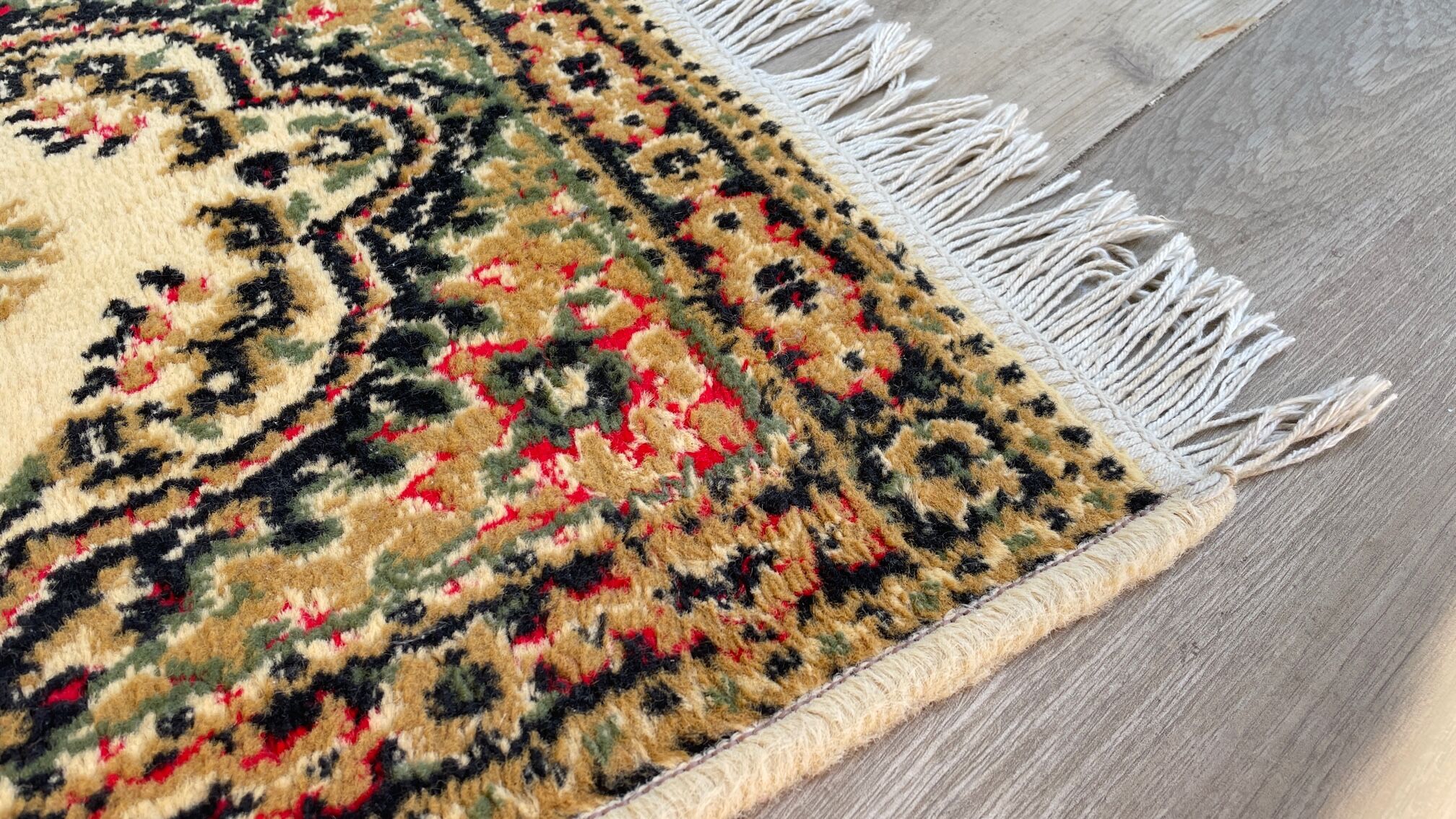 Beige mechanical carpet 80s