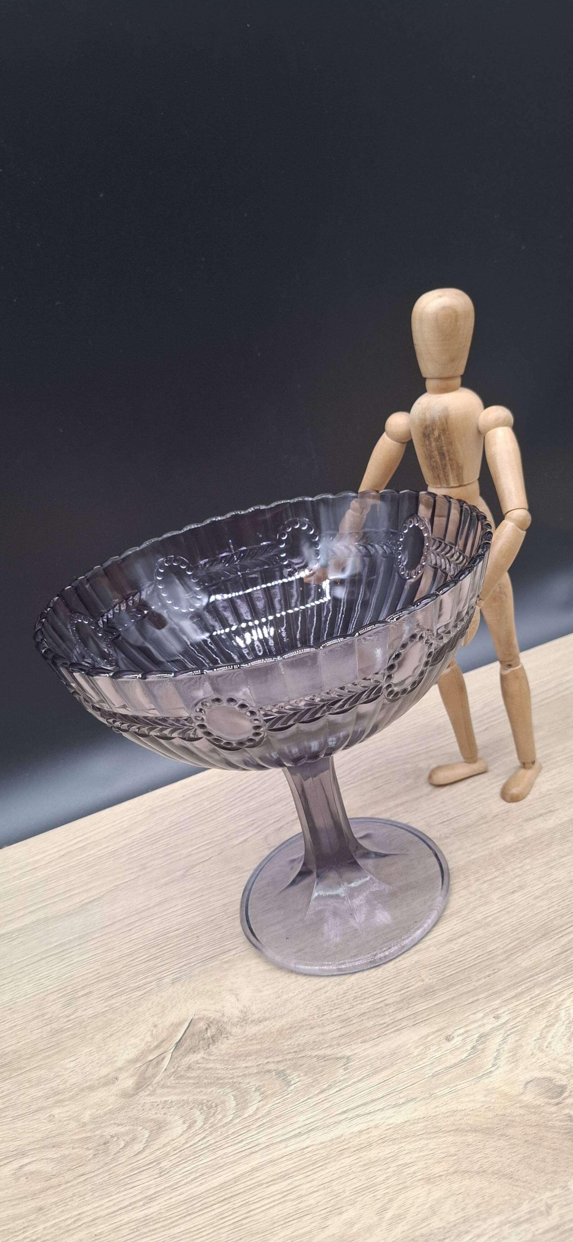 Large purple glass fruit bowl Manage