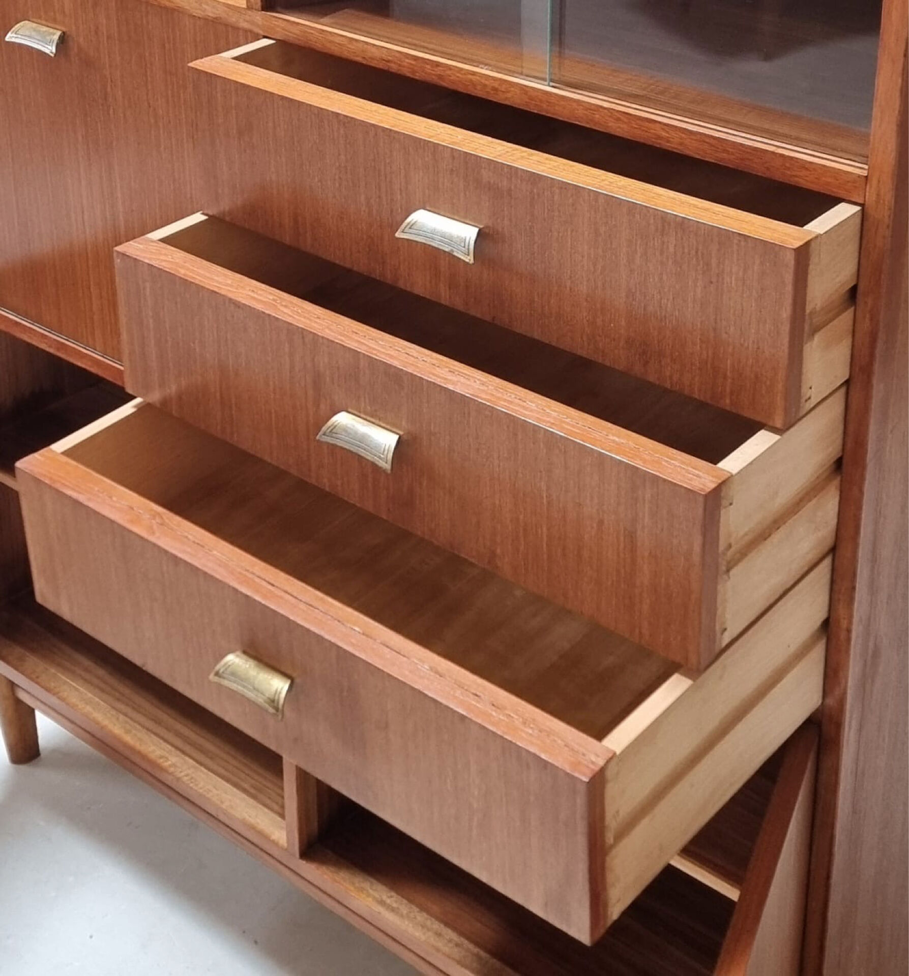 Highboard du milieu du siècle