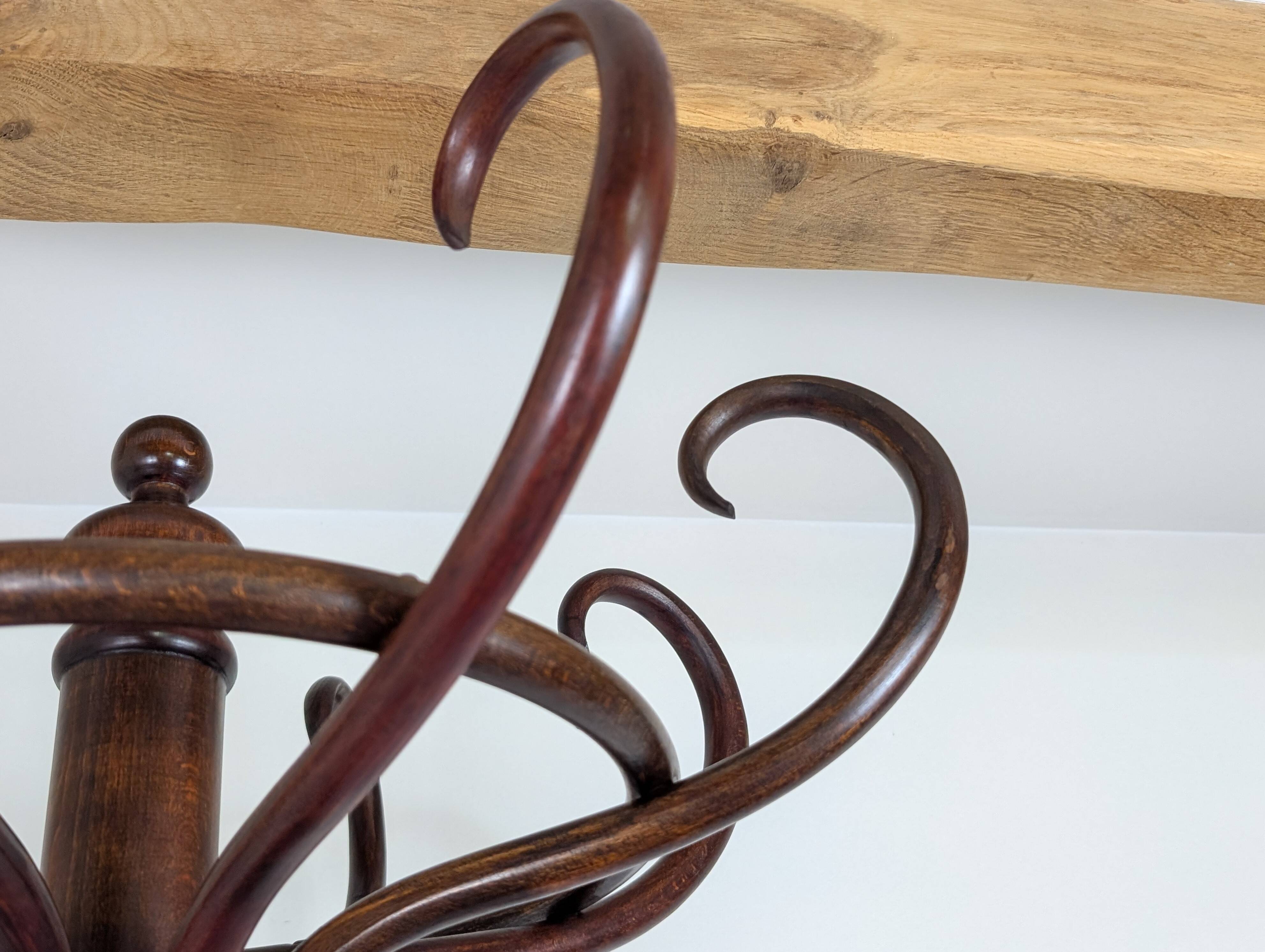 Fischel parrot coat rack