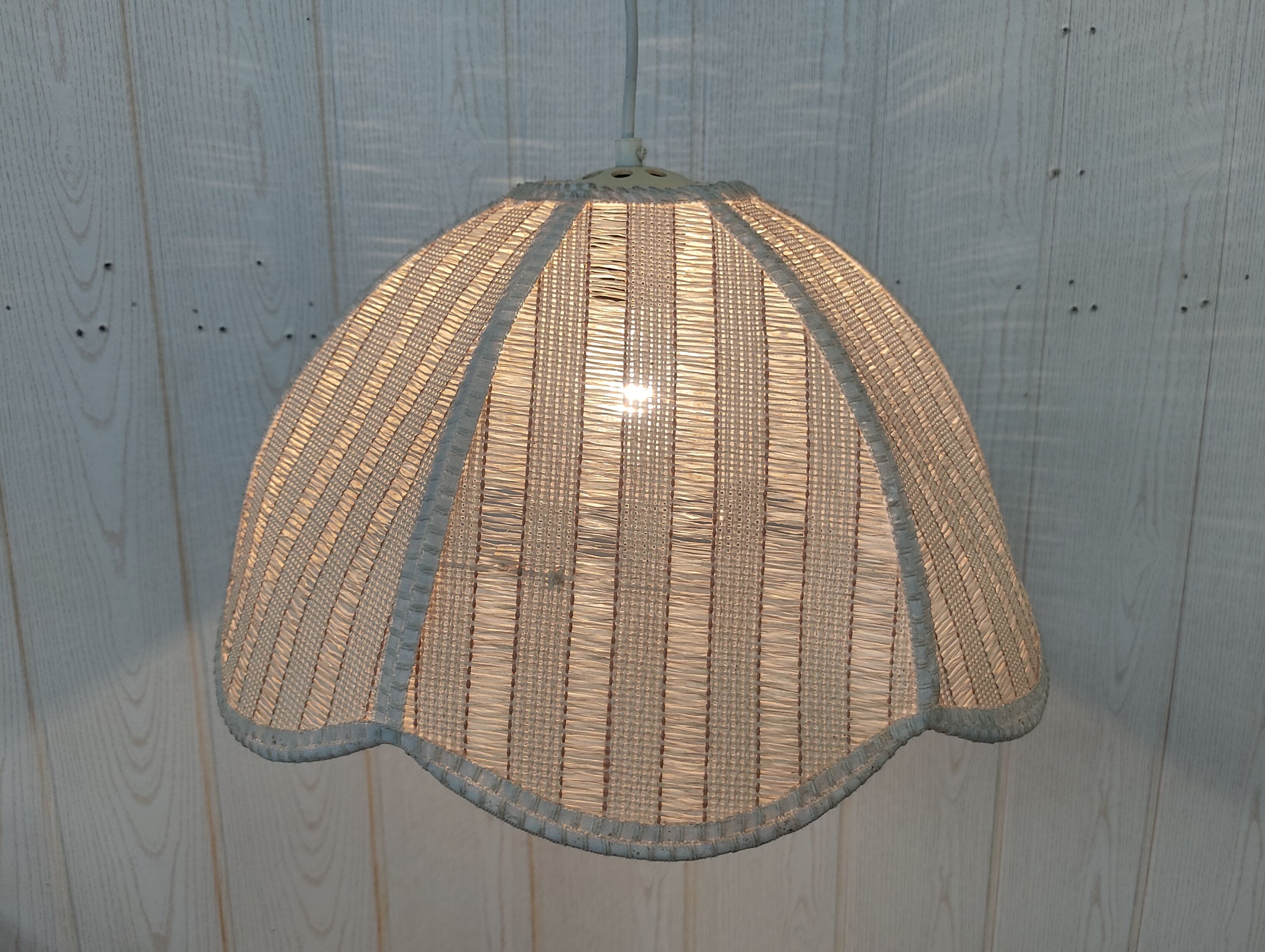 Flower suspension in string and rope