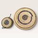 Panier couvert d'artisanat africain