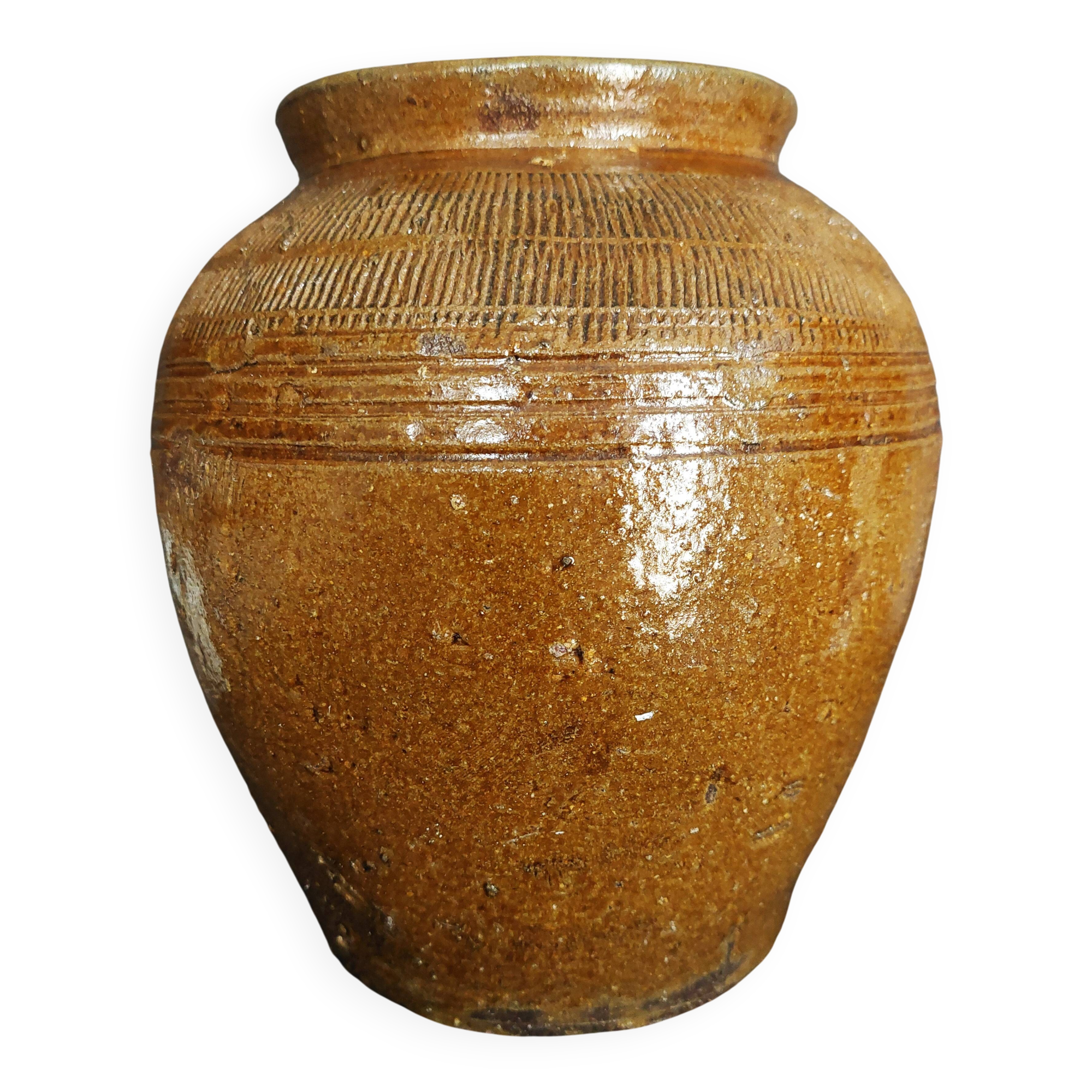 Chinese ceramic rice pot, 19th century, incised decoration