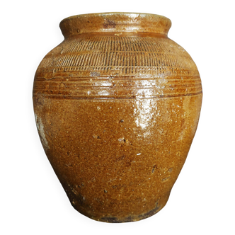 Chinese ceramic rice pot, 19th century, incised decoration