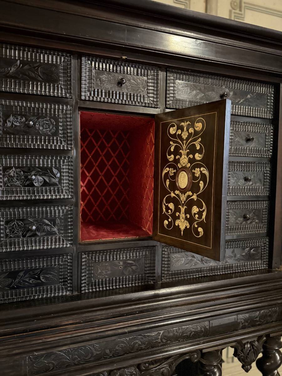 Large Louis XIII cabinet in ebony veneer, 17th century