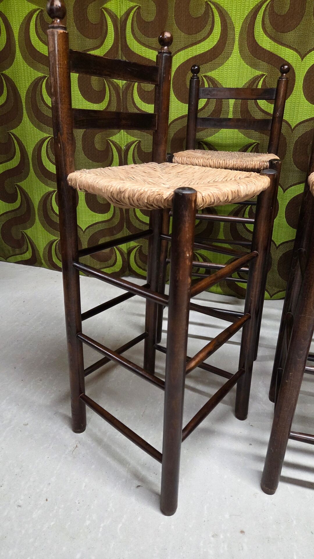 Lot of 6 stools with woven straw seats, chalet style 1970.