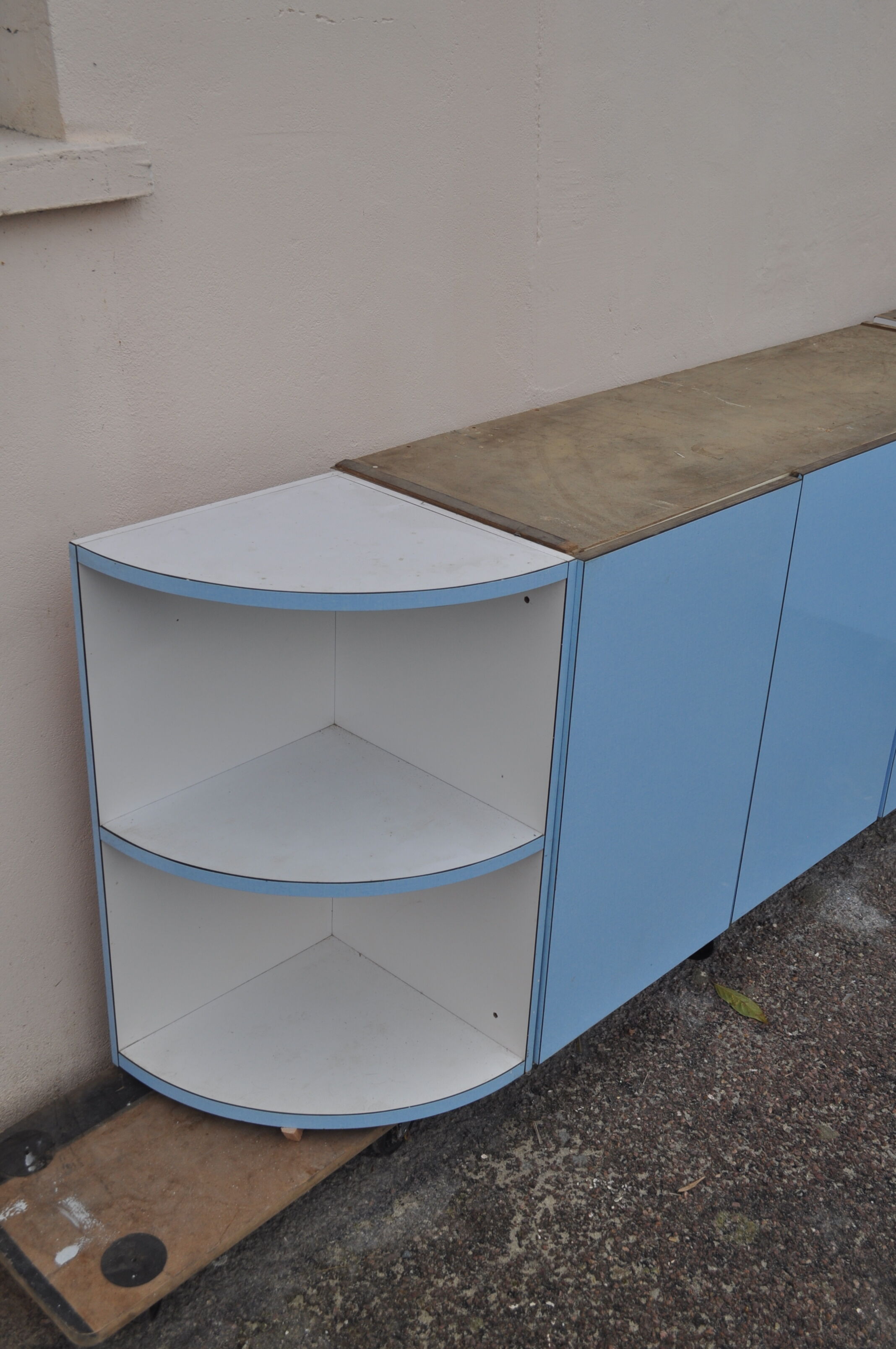 Wall cupboard in formica