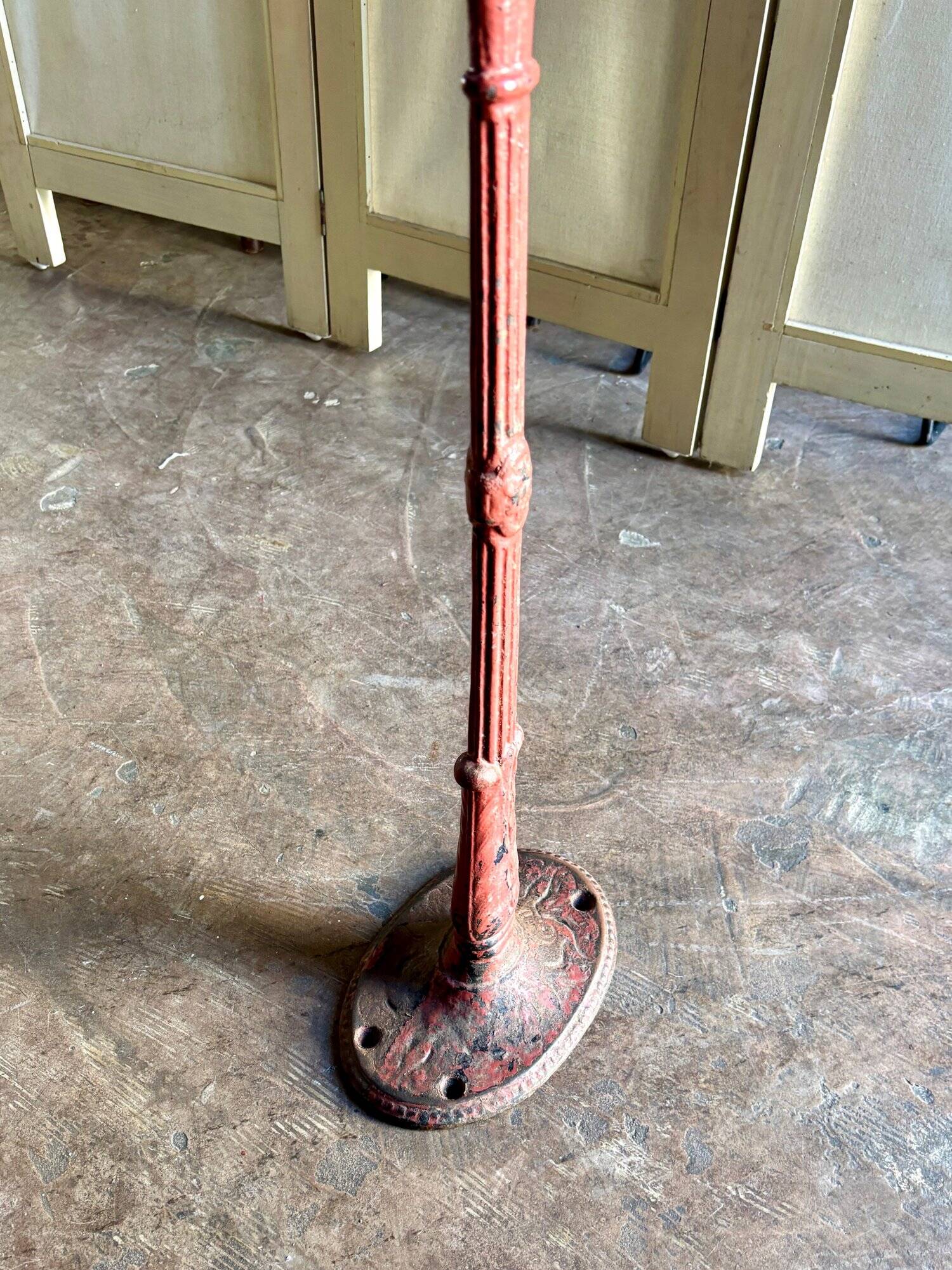 Grey marble and burgundy cast iron bistro table ☐ 85 x 57 cm