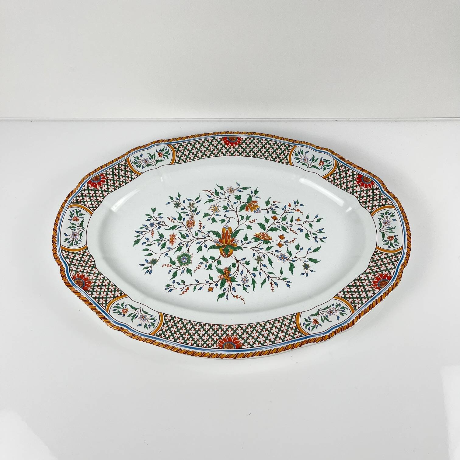 Large oval dish Gien model Rouen Sainfoin, 1990