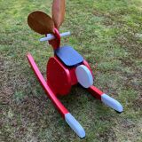 Lapin à bascule par Björn Dahlström pour Playsam