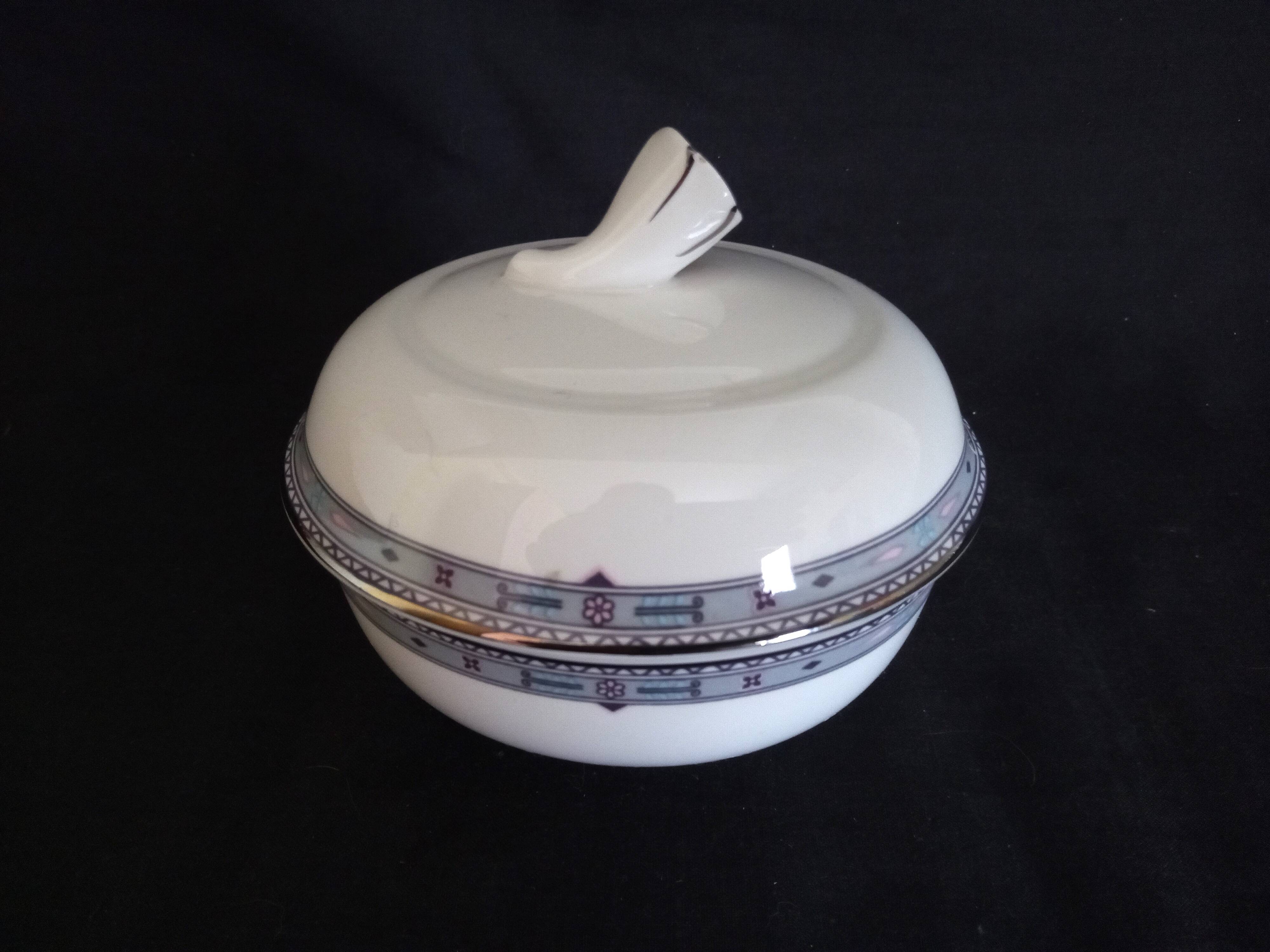 Coffee/tea service for 12 people in fine English porcelain, MAYA pattern