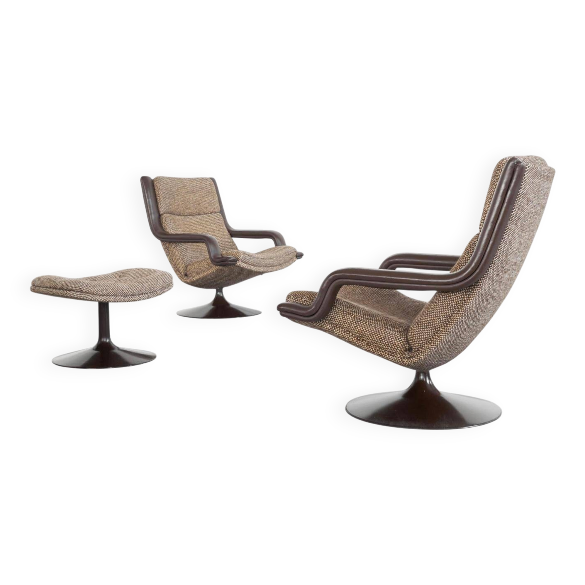 Geoffrey Harcourt, pair of F152 lounge chairs with ottoman for Artifort, 1975.