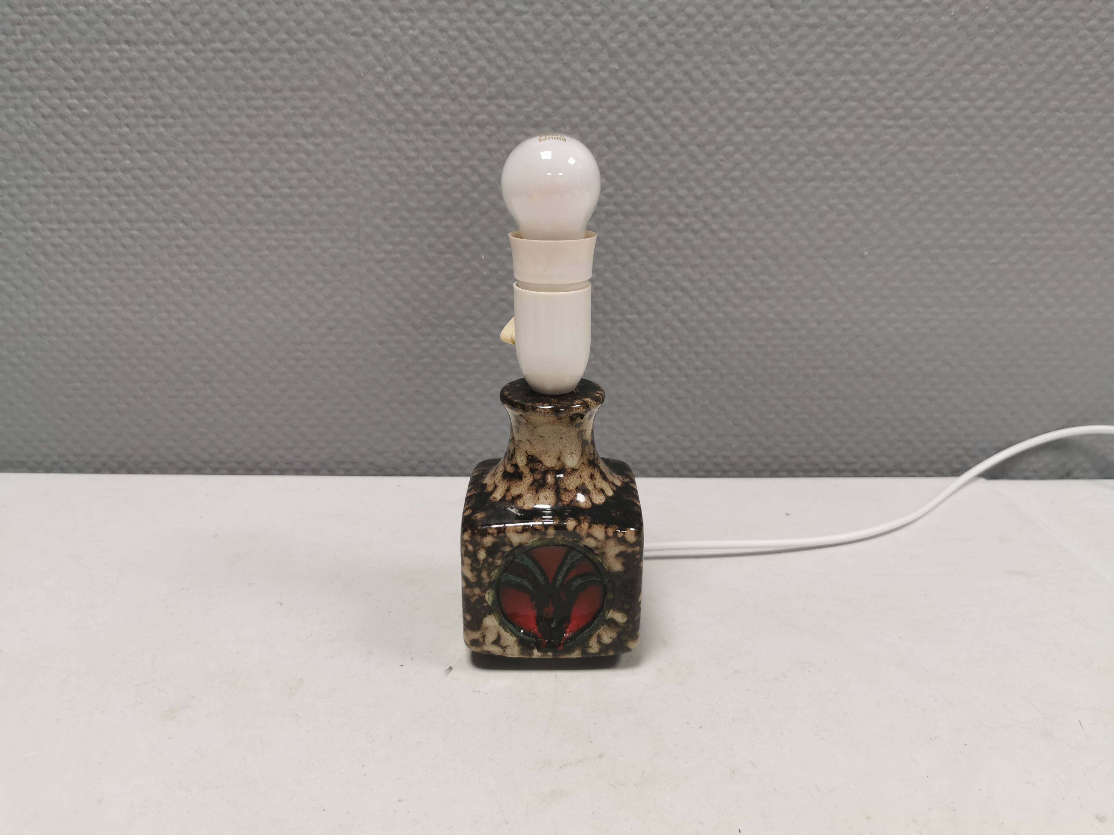 Small delicious ceramic table lamp, Danish and estimated from the 1970s.