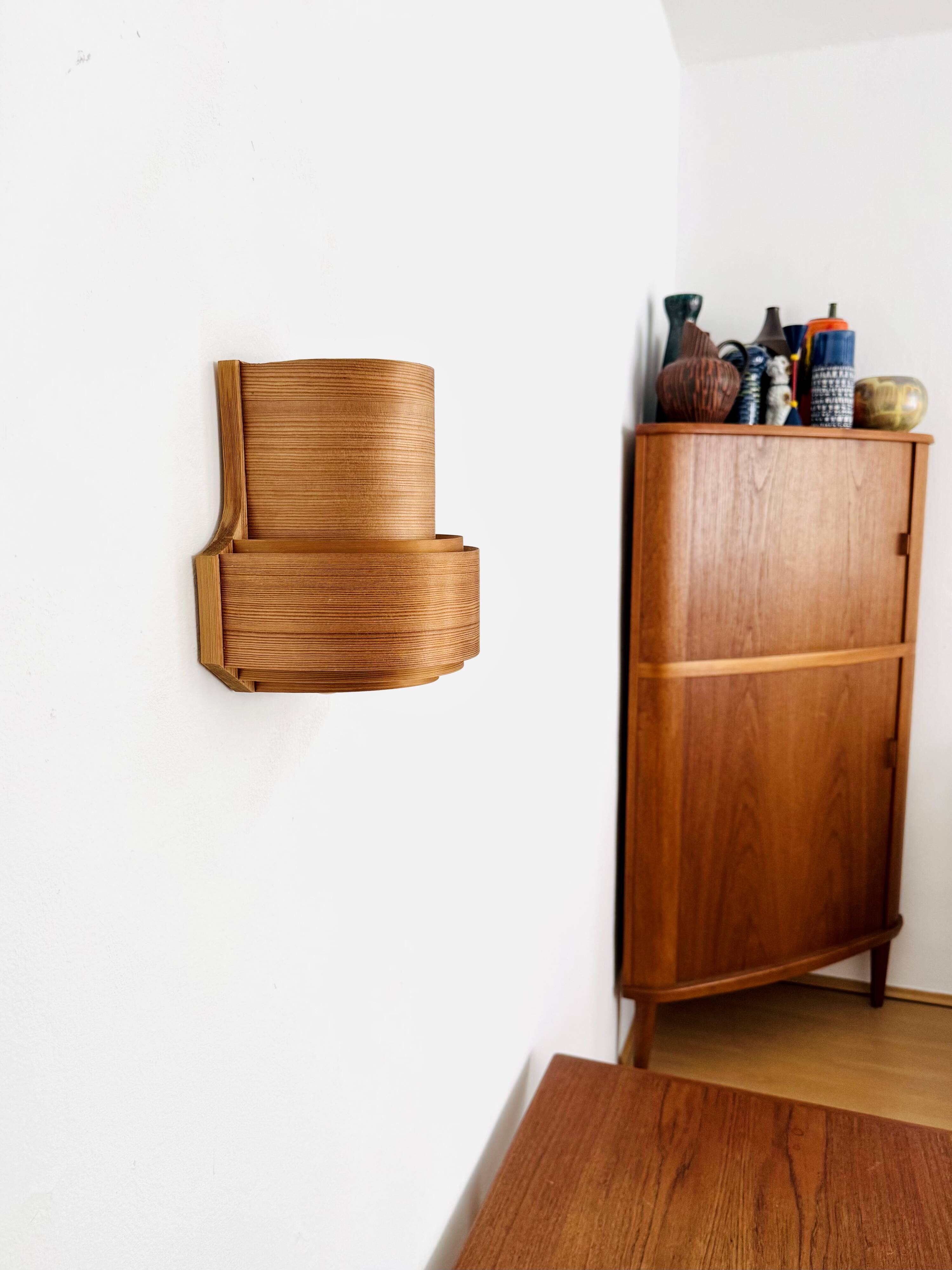 Ensemble de 2 lampes murales en bois par Hans Agne Jakobsson