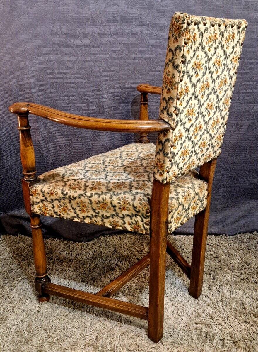 Chair known as a caquetoire.