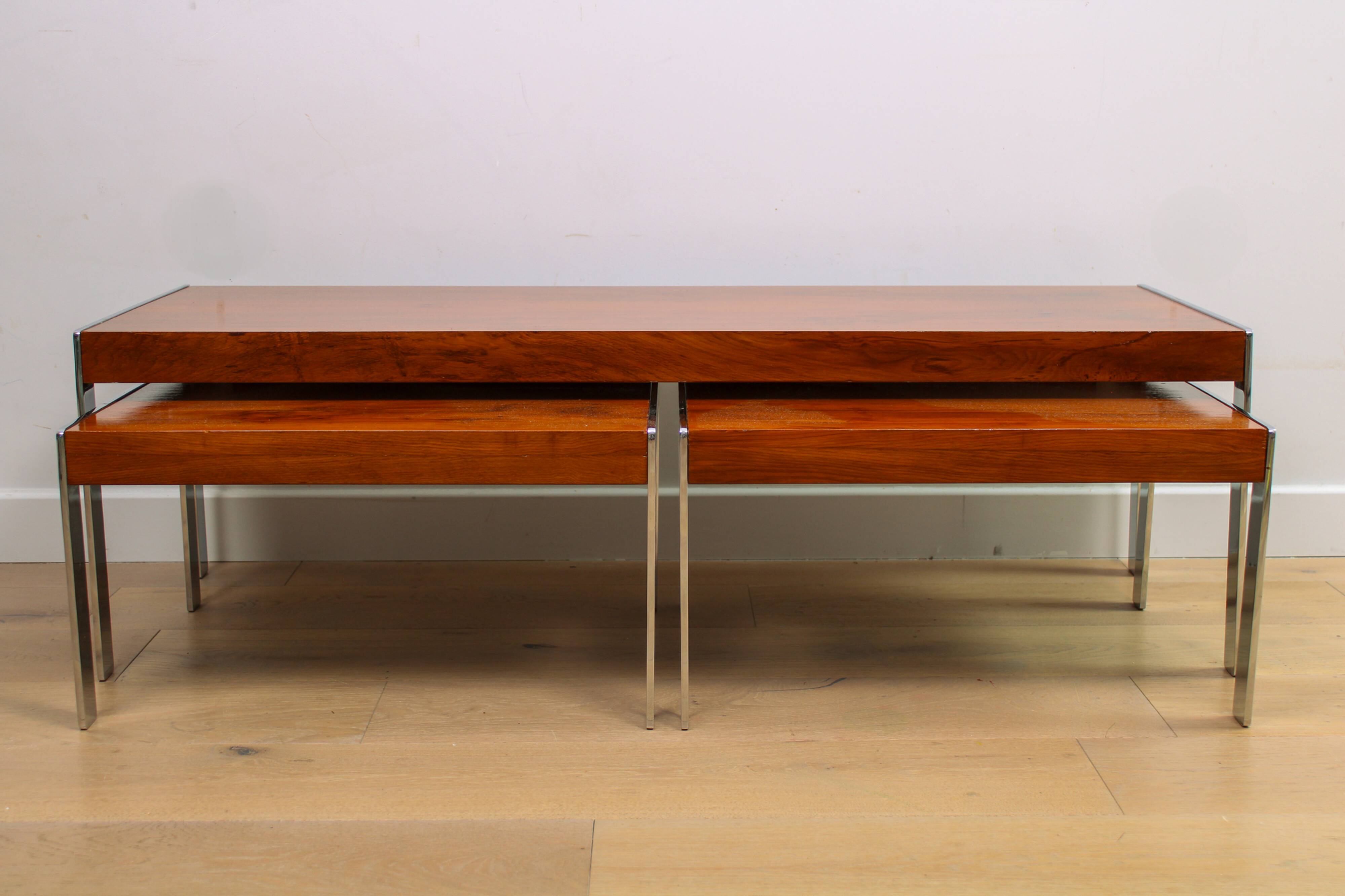 Un ensemble de tables de café gigognes vintage de milieu de siècle de Merrow Associates - If.