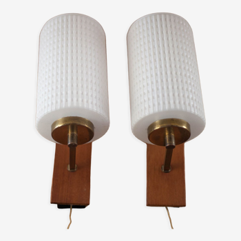 Paire d'appliques opaline et bois teck lampe mural design scandinave, applique vintage, déco
