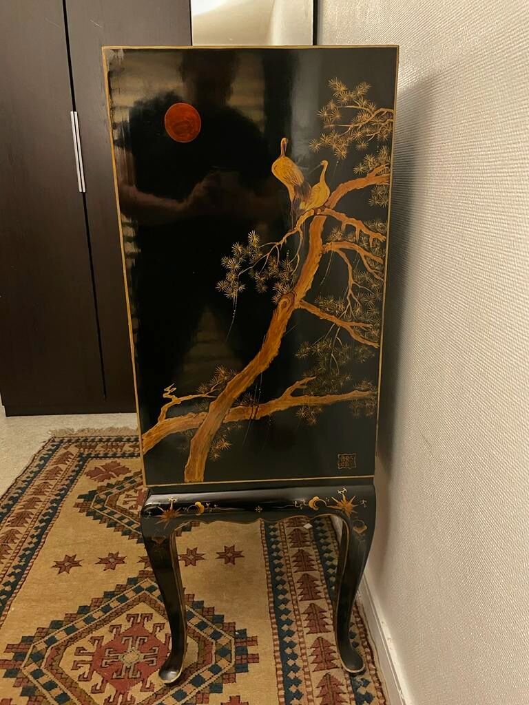 Bar furniture / coat of arms Chinese lacquered entrance