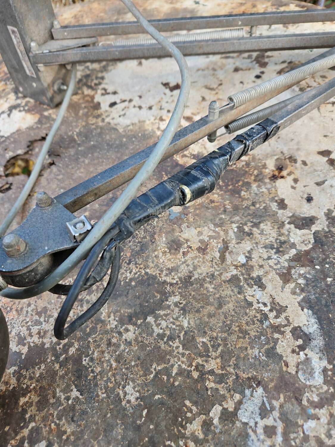 J.TOULEMONDE industrial design workshop magnifying lamp