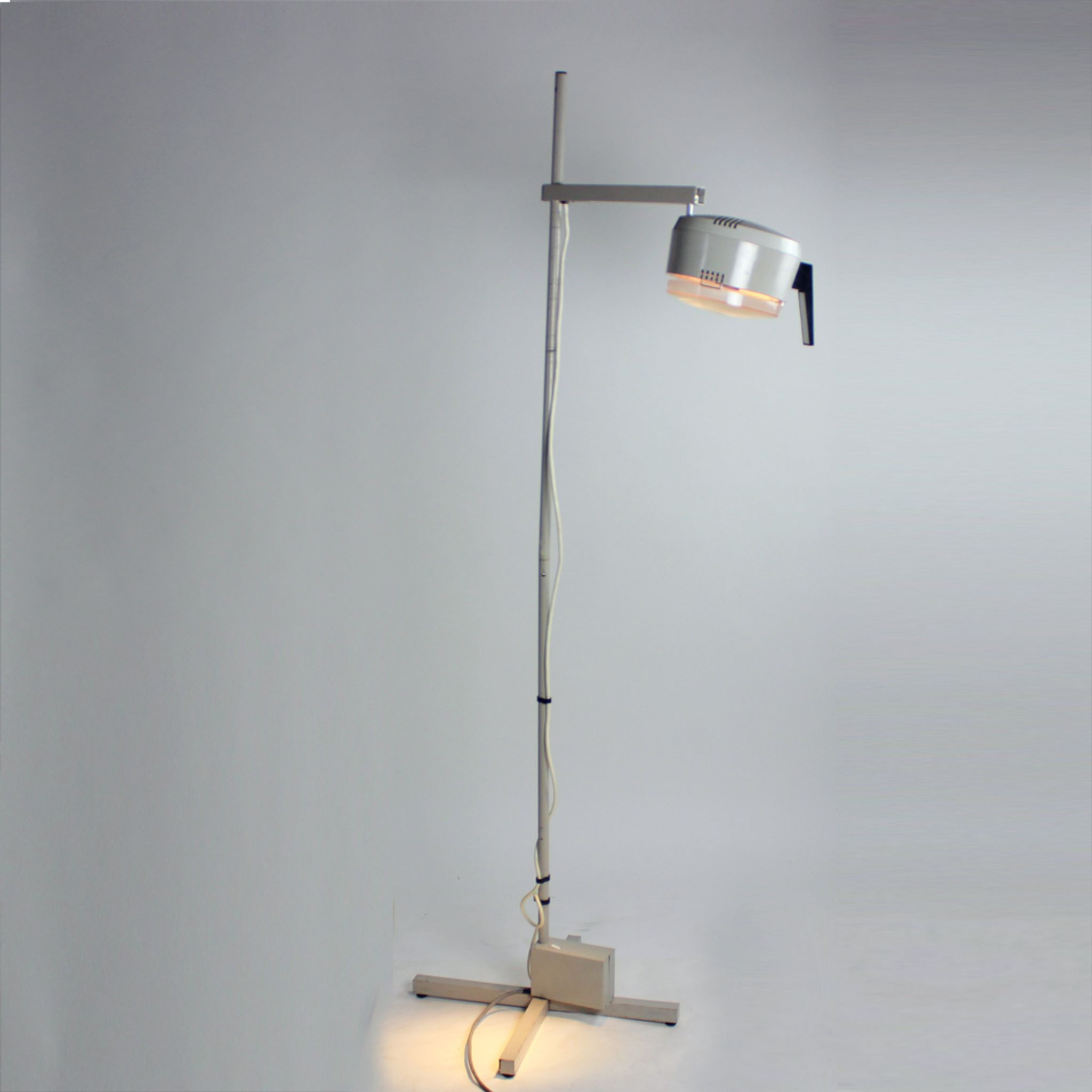 Lampadaire en métal, Tchécoslovaquie des années 1950