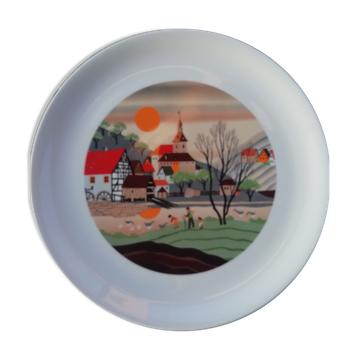 Dish with naïve pillivuyt décor