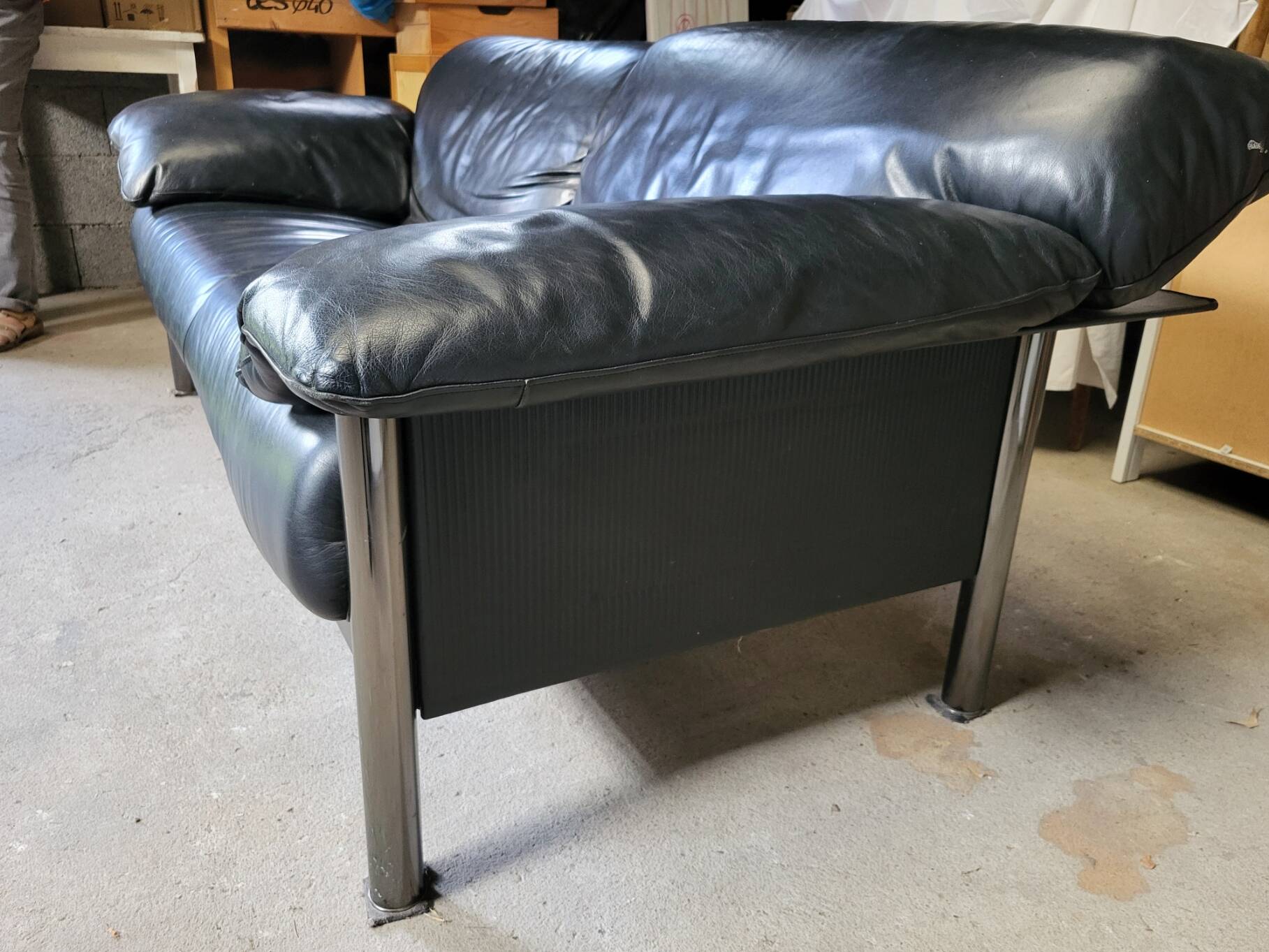 Pierluigi Cerri sofa model Pause signed Poltrona Frau in Black leather Design