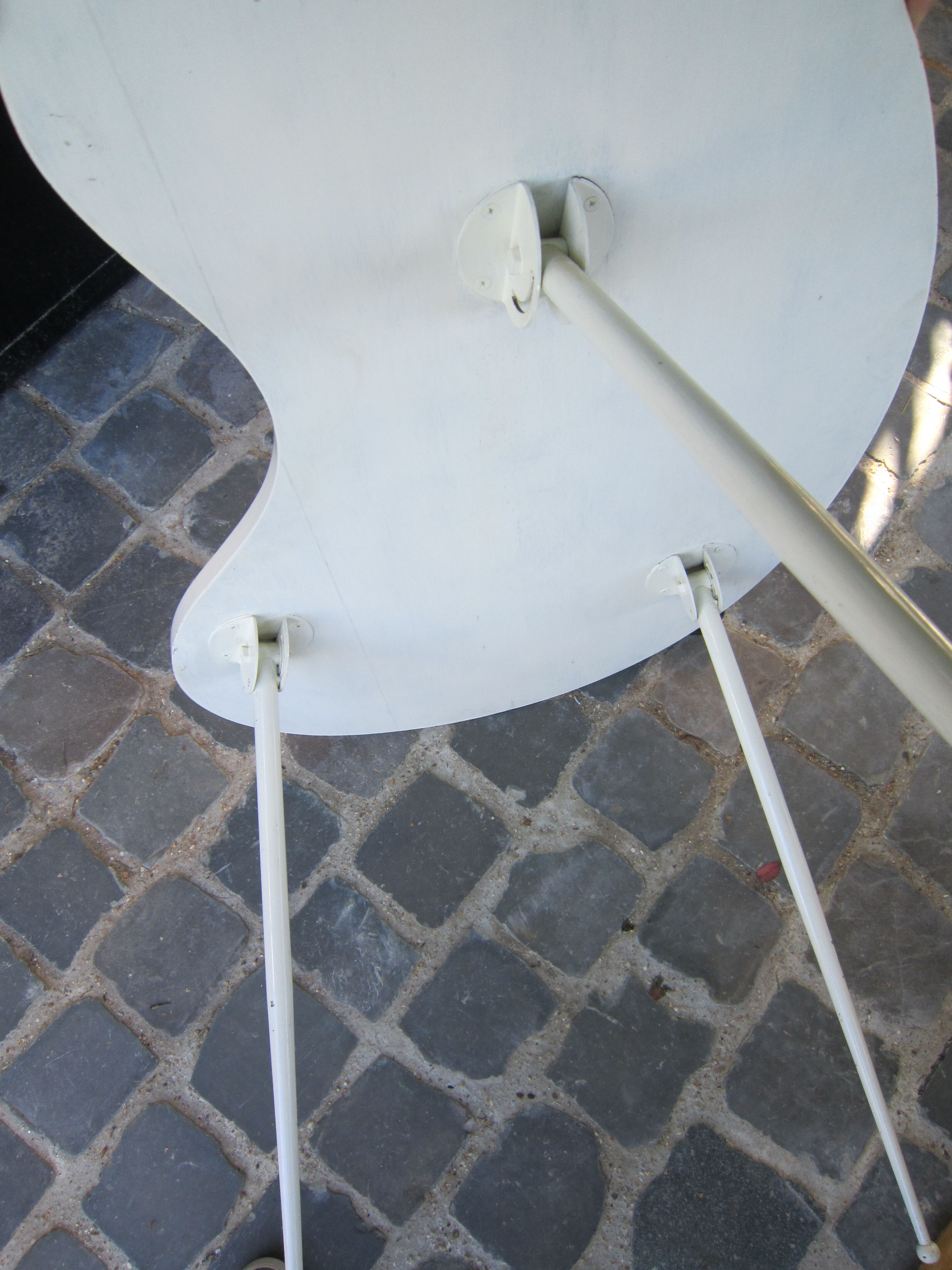 White table folding free-form