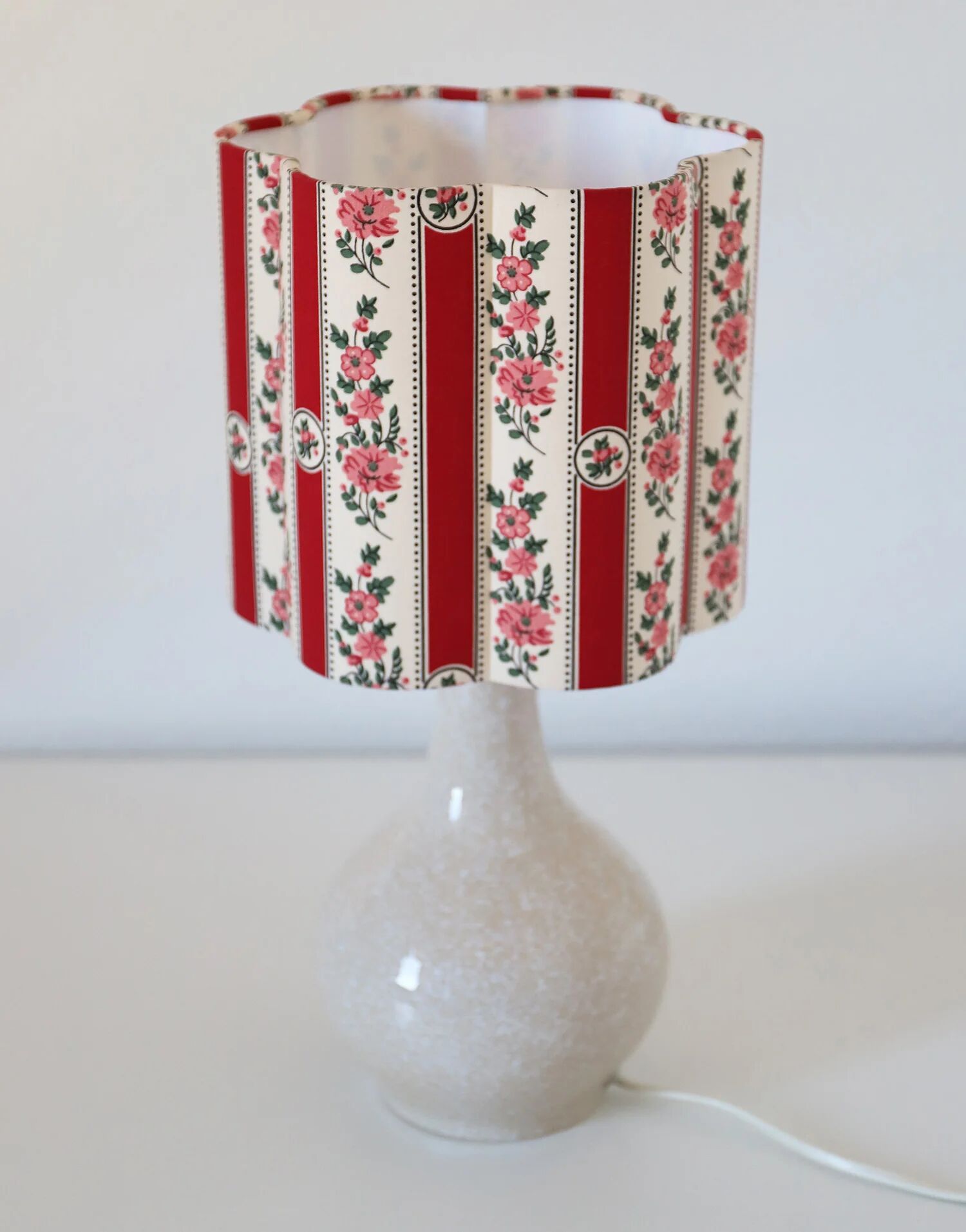 Flower-shaped lampshade Flora "red overmount"