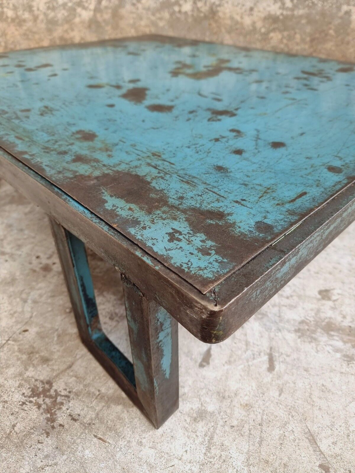 Table basse industrielle acier azur 90 x 110 cm