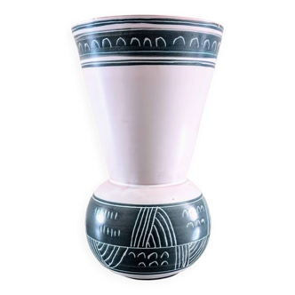 Yvon Roy Vase