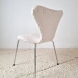 “Series 7” chair by Arne Jacobsen for Fritz Hansen