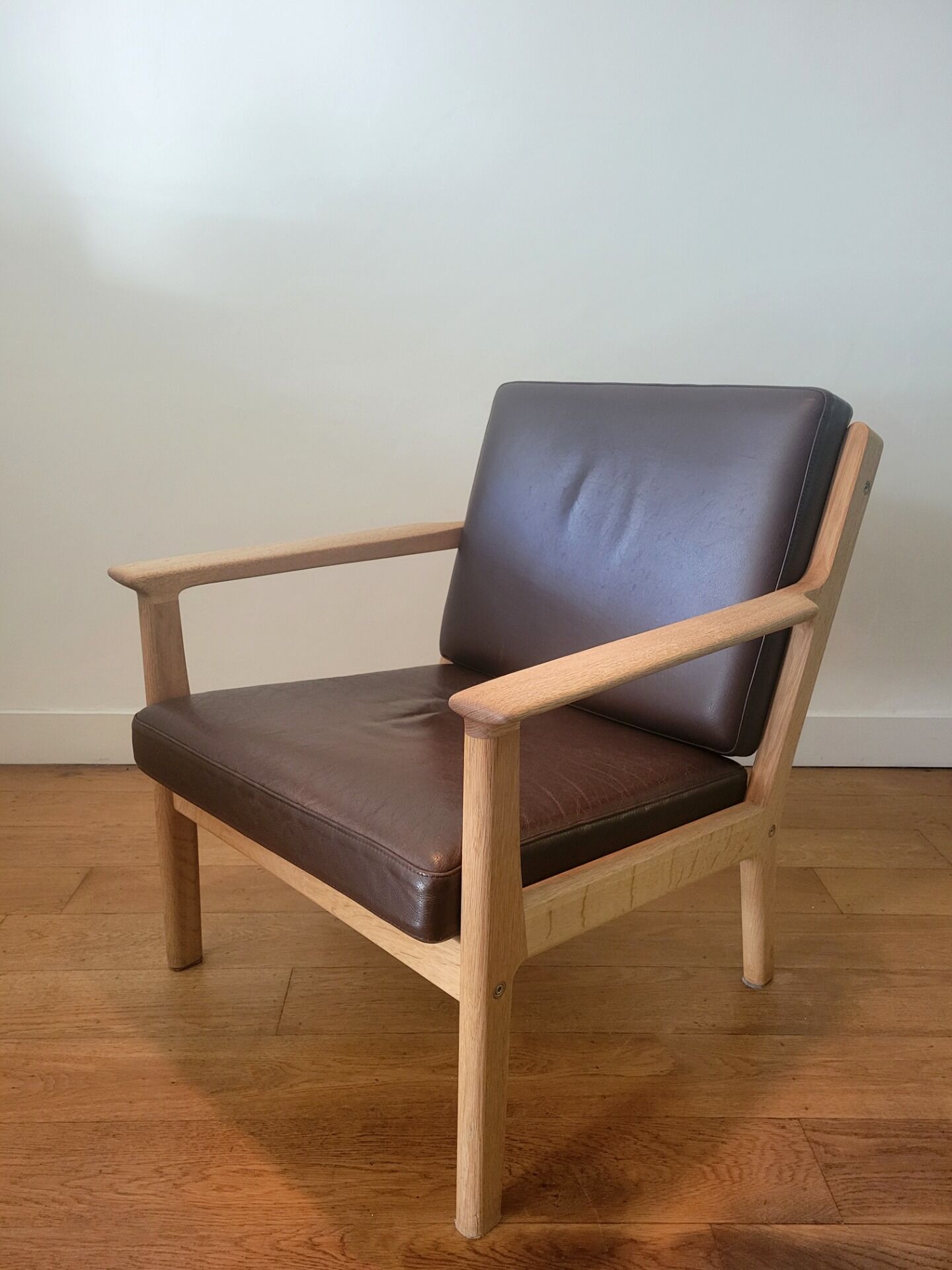 Vintage GE 256 armchair by Hans J. Wegner for Getama