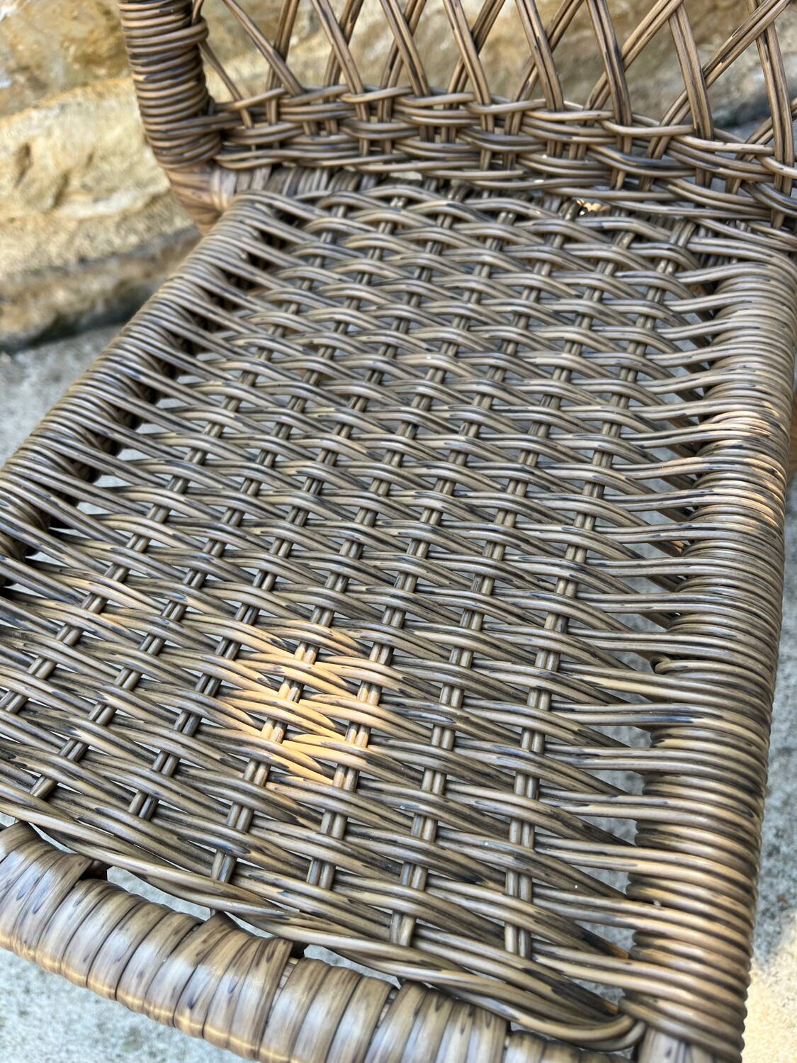 Small children's chair in beige scoubidou.