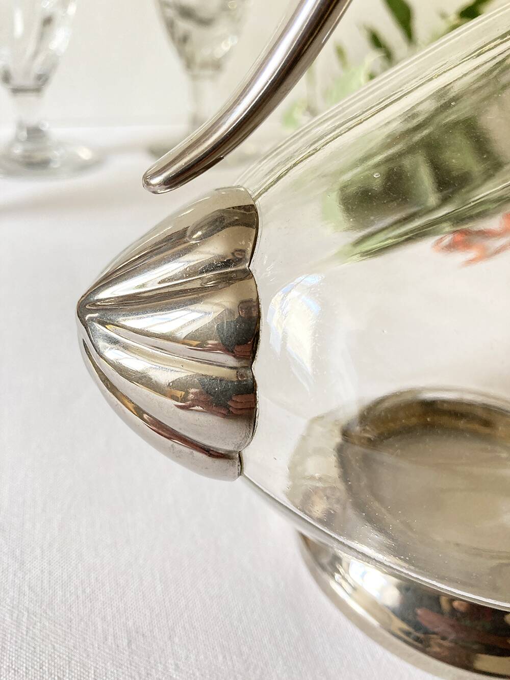 Ewer, decanter in silver-plated metal and glass