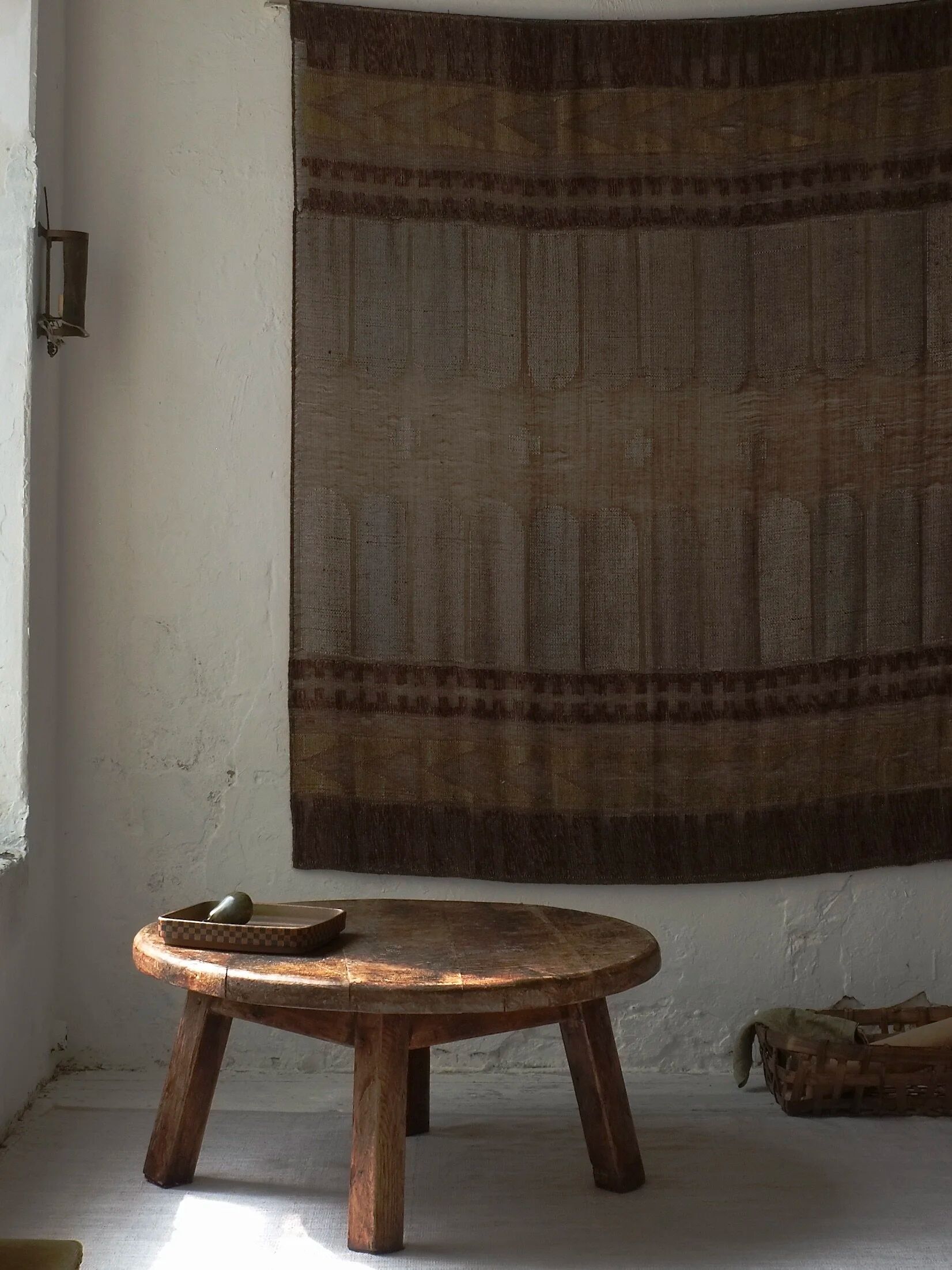 Brutalist oak round coffee table, Belgium, 1950s