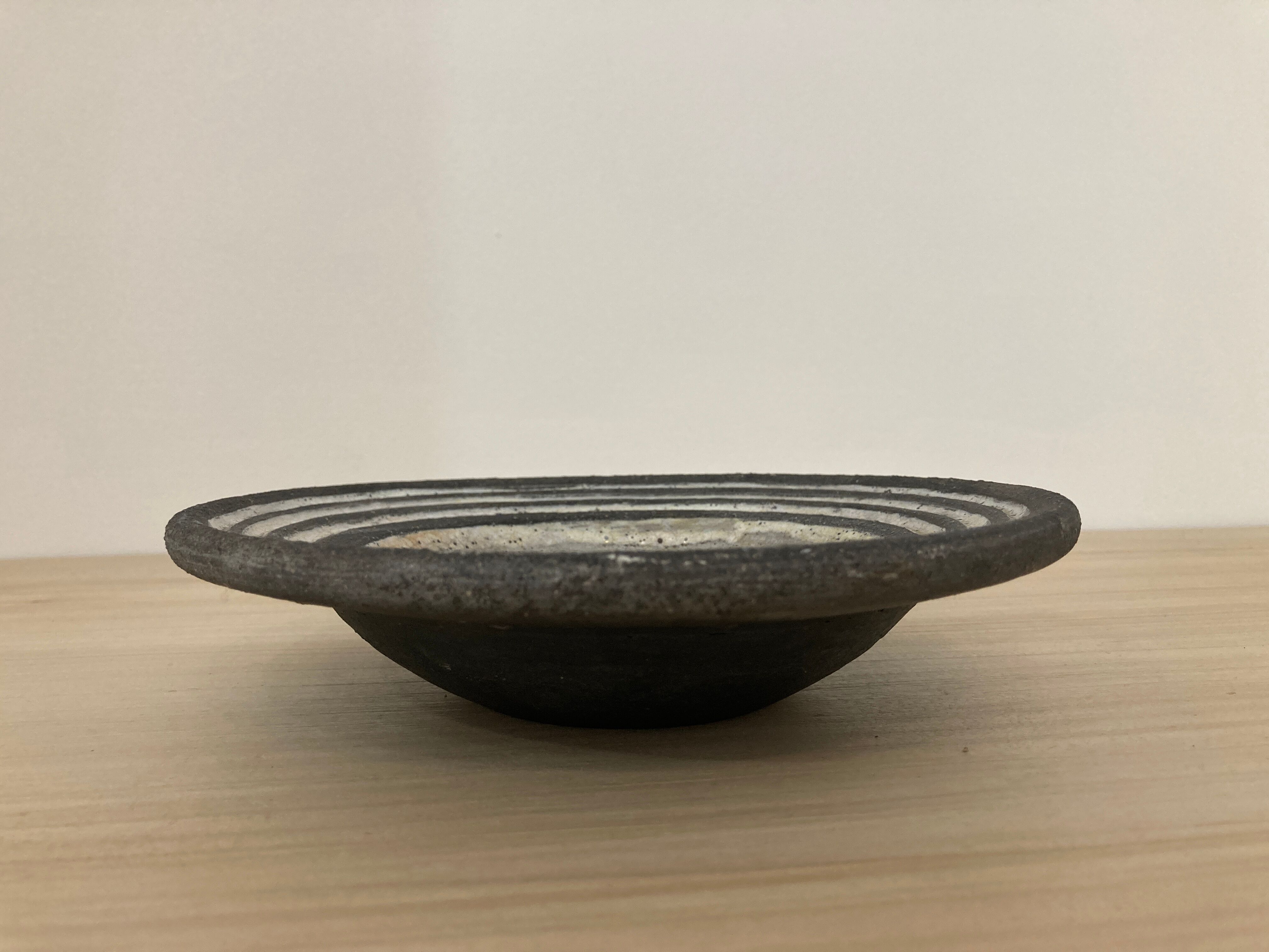 Plat creux en céramique noire