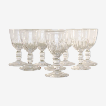 8 verres à vin en cristal taillé