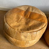 Set of 2 patchwork leather poufs brown camel De Sède