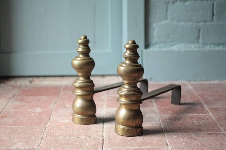 Chenets vintage, paire de chenets, accessoire cheminée, chenets laiton et fonte, andirons