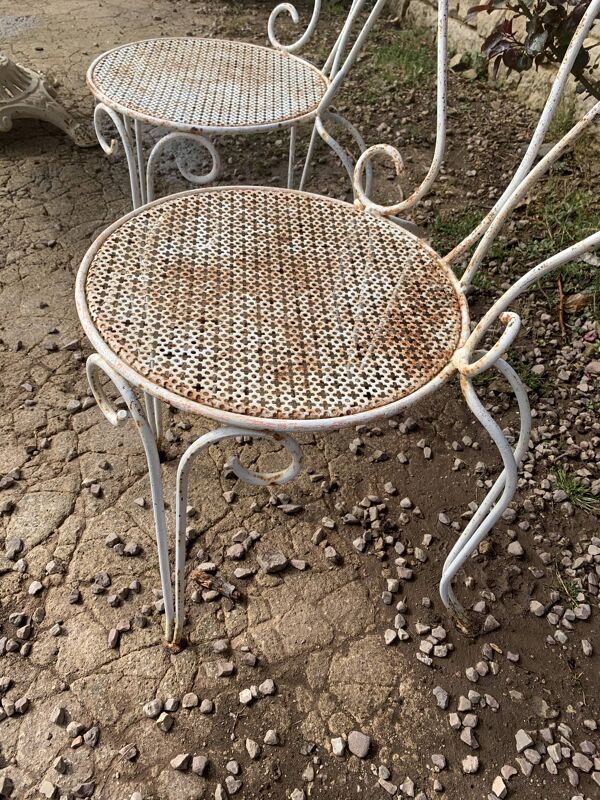 Salon de jardin blanc en fer forgé 2 chaises de jardin +  1 table