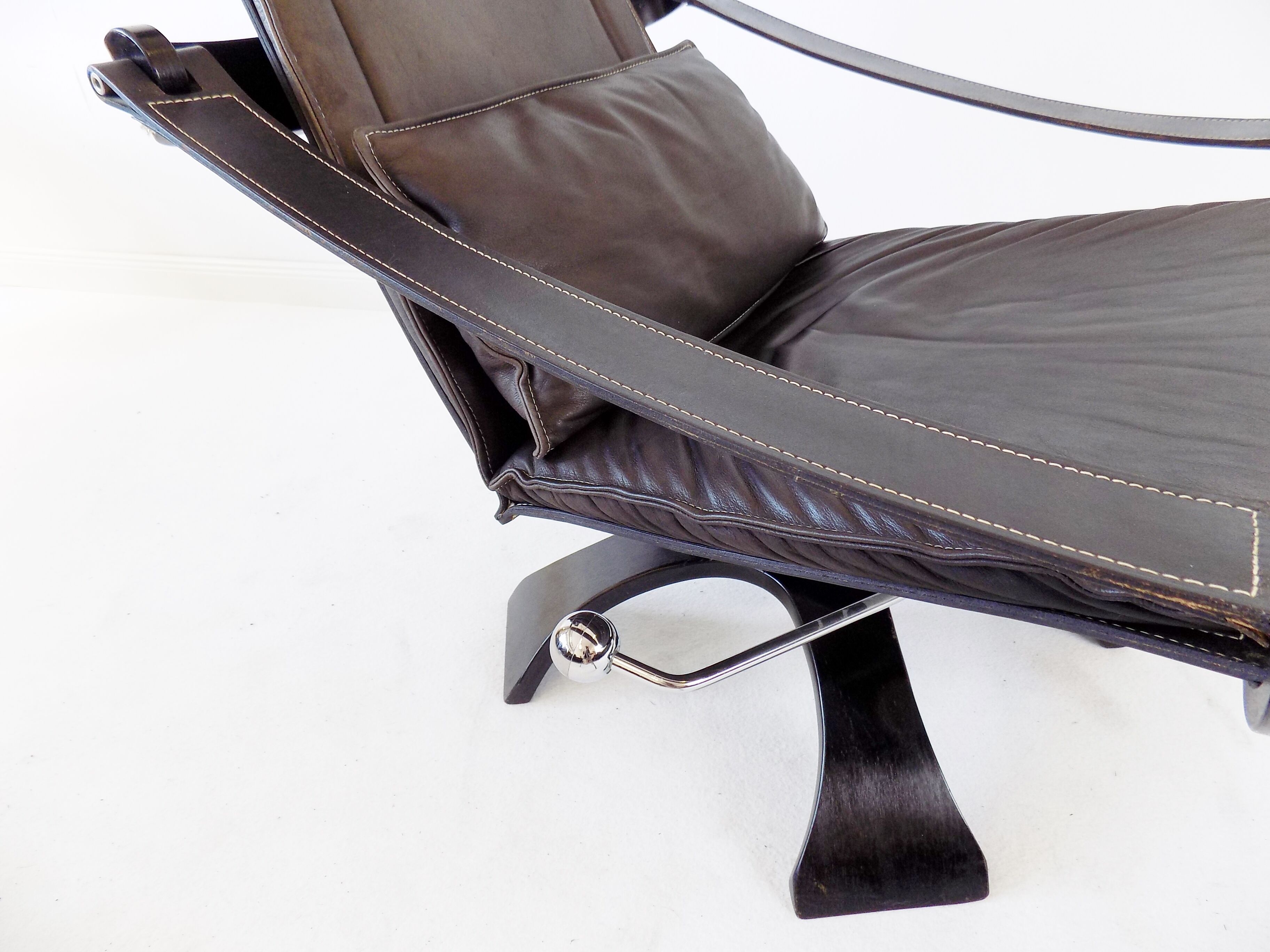 Nelo leather lounge chair by Ake Fribytter
