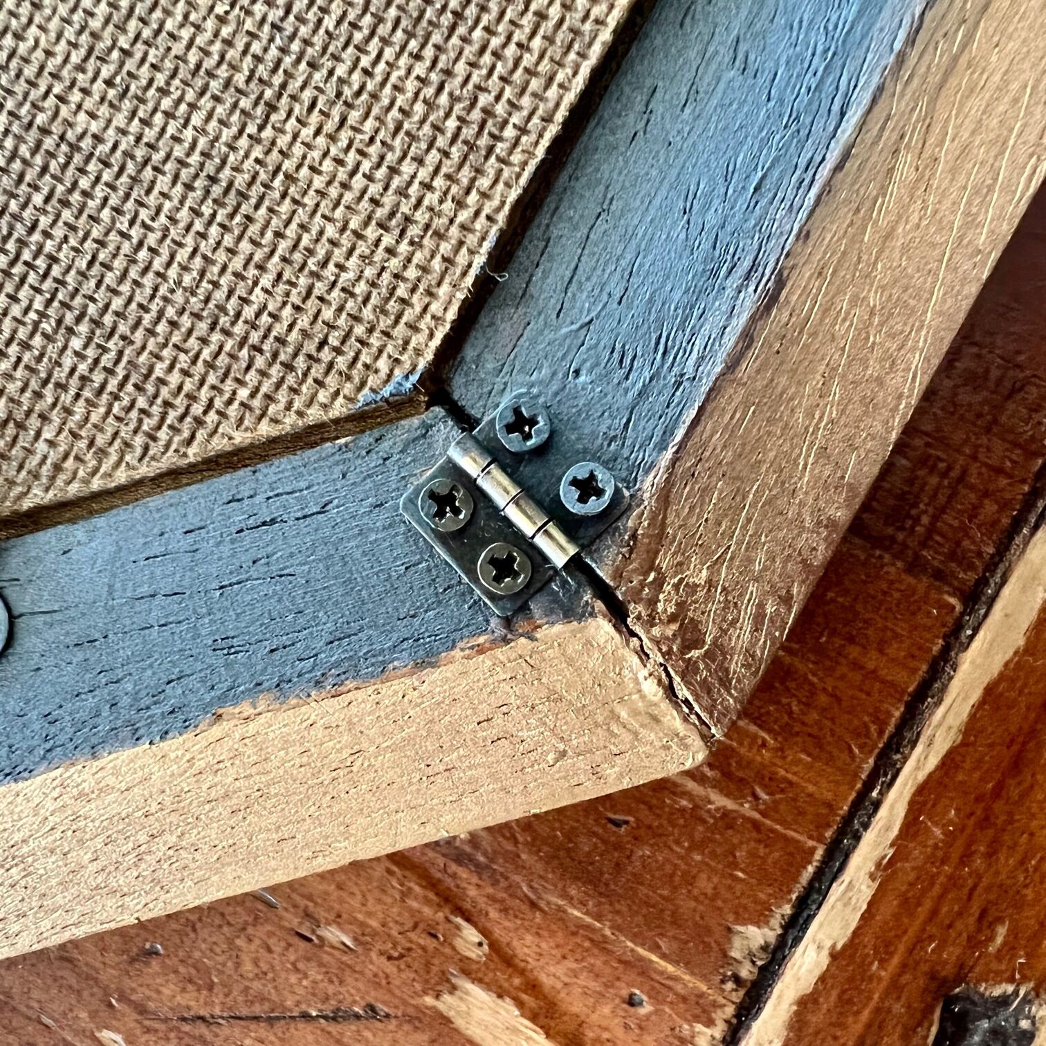 Octagonal golden mirror