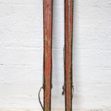 Paire de skis anciens en boi