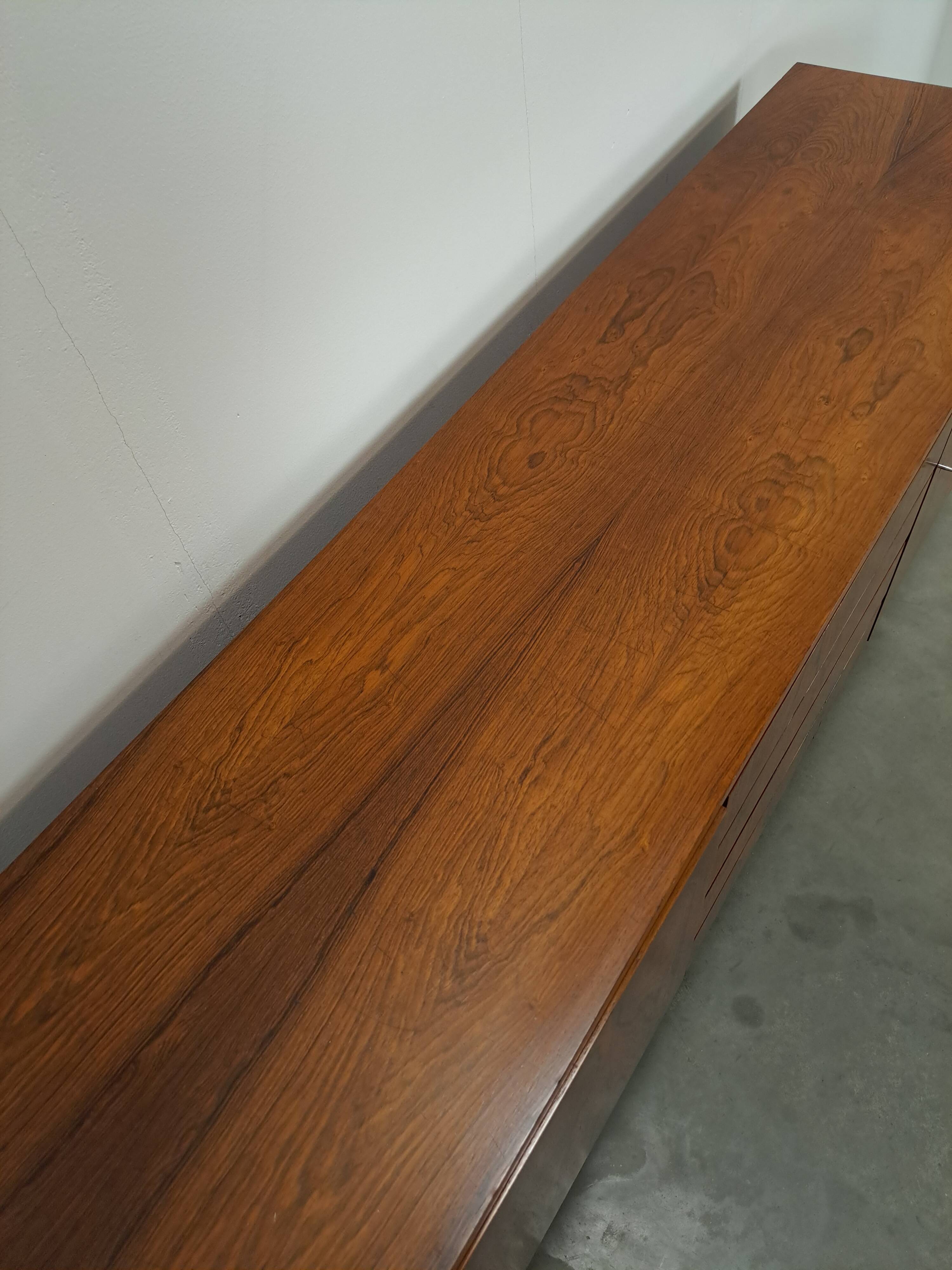 Dressoir rio palissandre plus fin avec chromen poten en lades