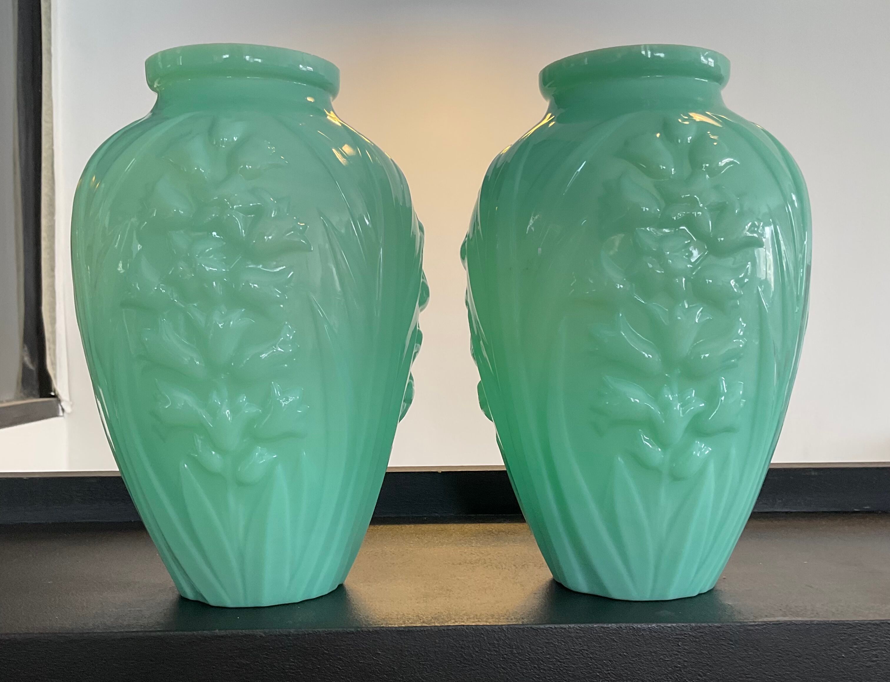 Paire de vases art deco en opaline vert celadon