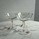 3 coupes à champagne en cristal gravé