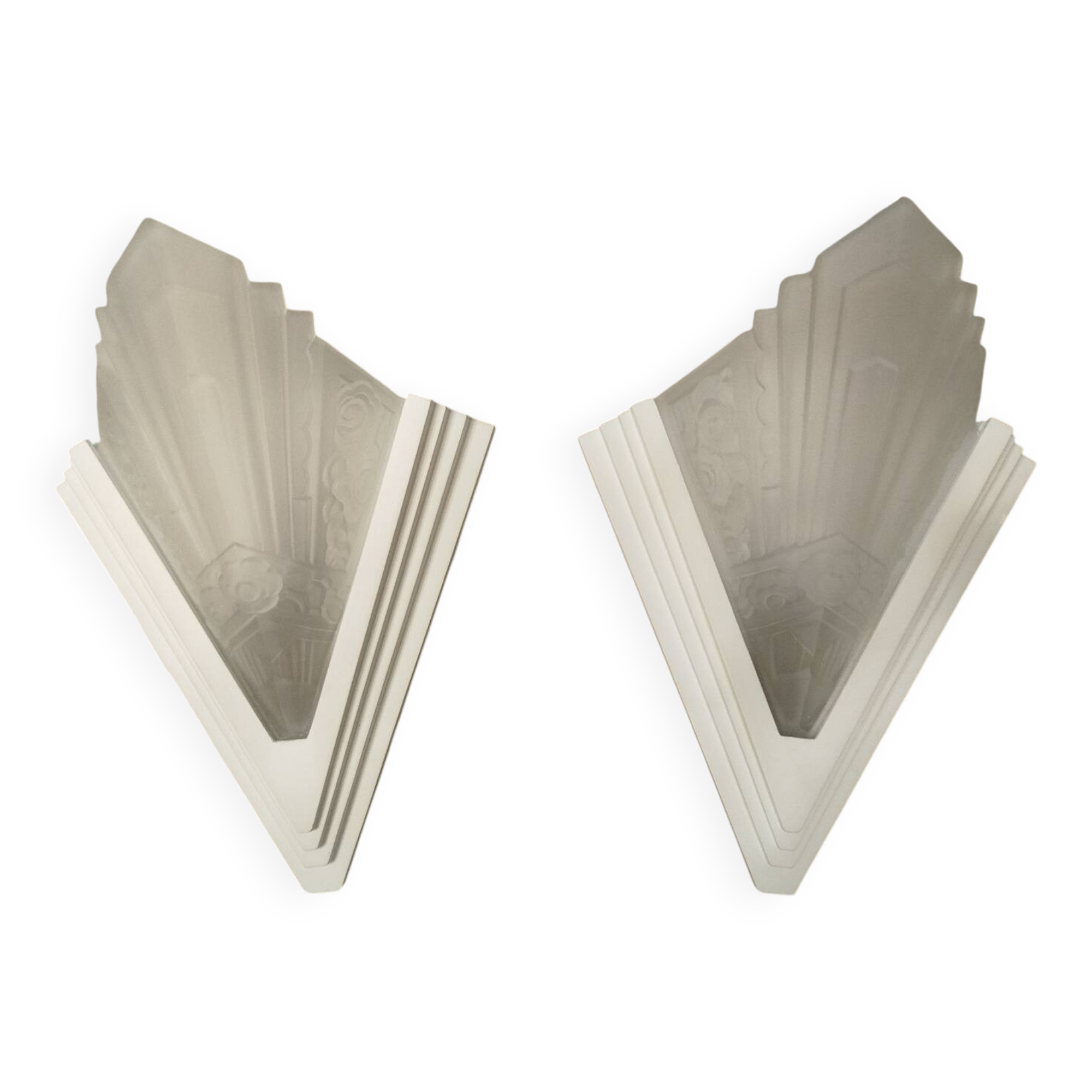 Pair of Art Deco wall sconces in plaster and pressed glass.