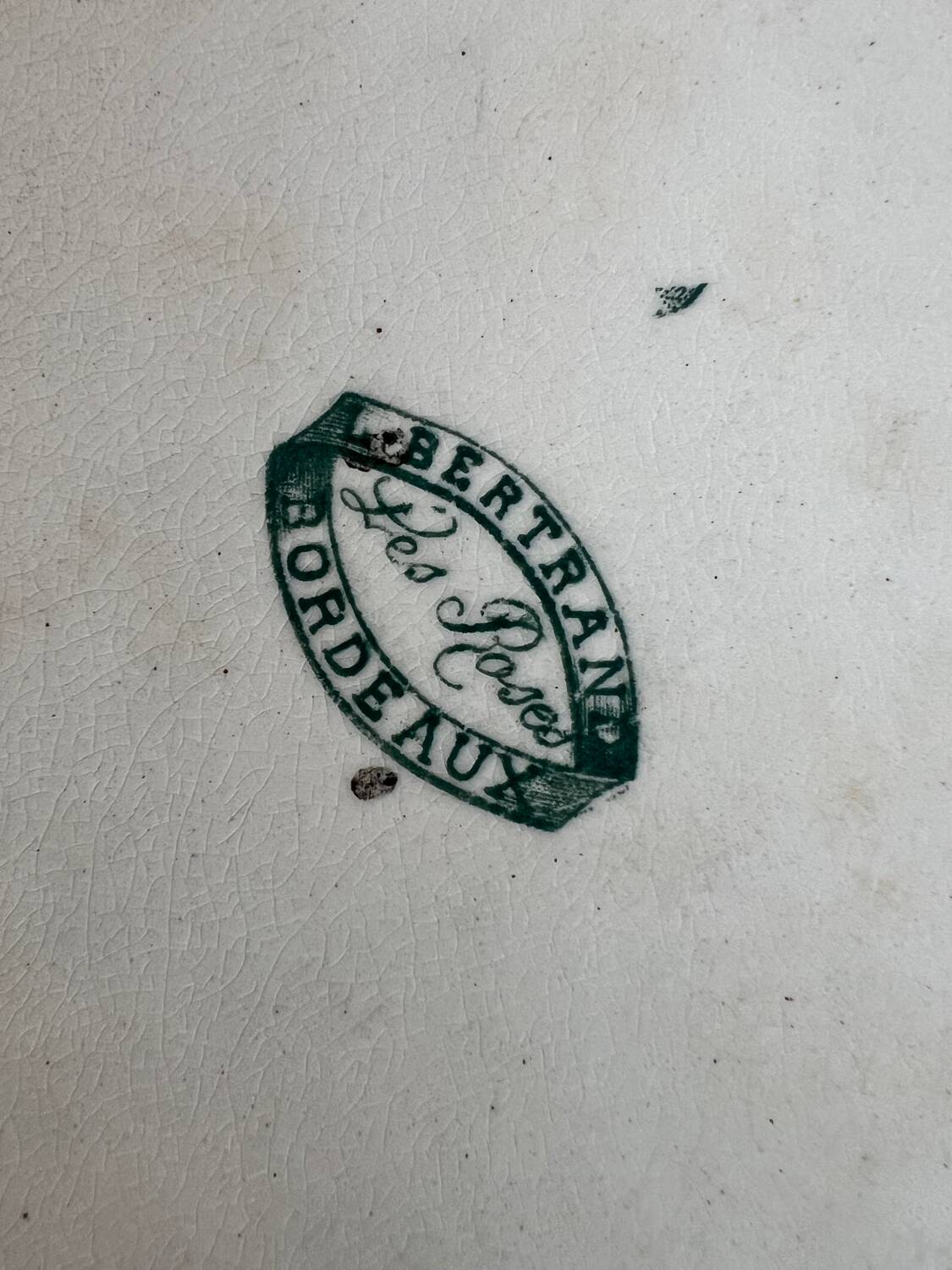 Iron earth presentation dish - roses - Bordeaux