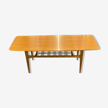 Table en bois laqué des années 60 avec porte revues