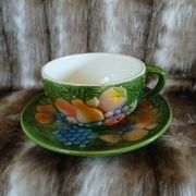 Tasse + soucoupe anciennes en barbotine